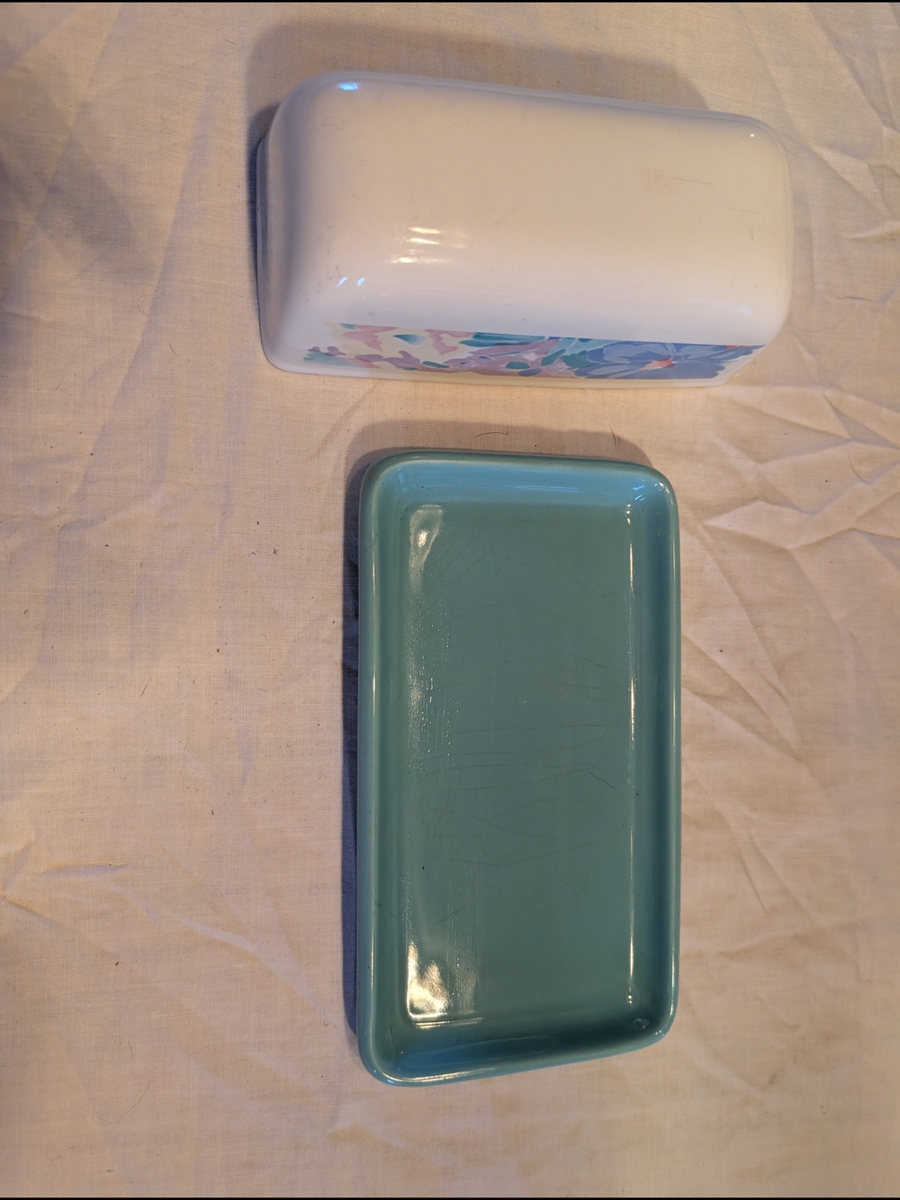 💥SALE💥 Vintage Floral Ceramic Butter Dish in White and Light Blue-Green - Picture 2 of 8